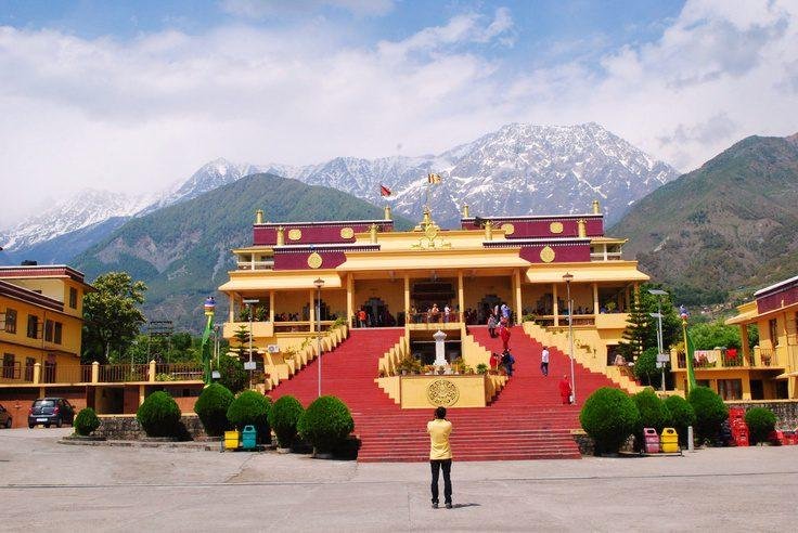 Namgyal Monastery in McLeod Ganj with the Dhauladhar mountain range in Dharamshala