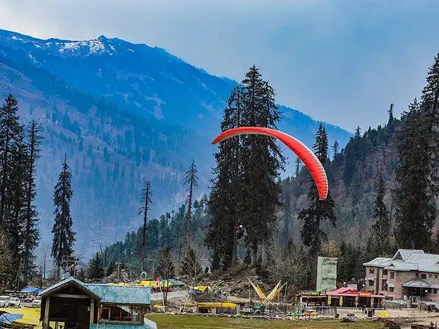 Paragliding adventure in Solang Valley Manali