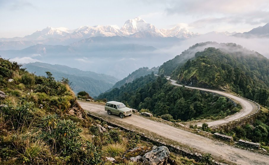 Quiet mountain road during a flexible Himalayan holiday